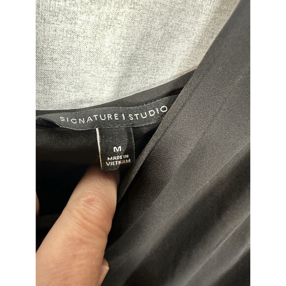 NWT Signature Studio Womens Black Sheer Shell Gold Lace Open Back Size Medium - Picture 3 of 6